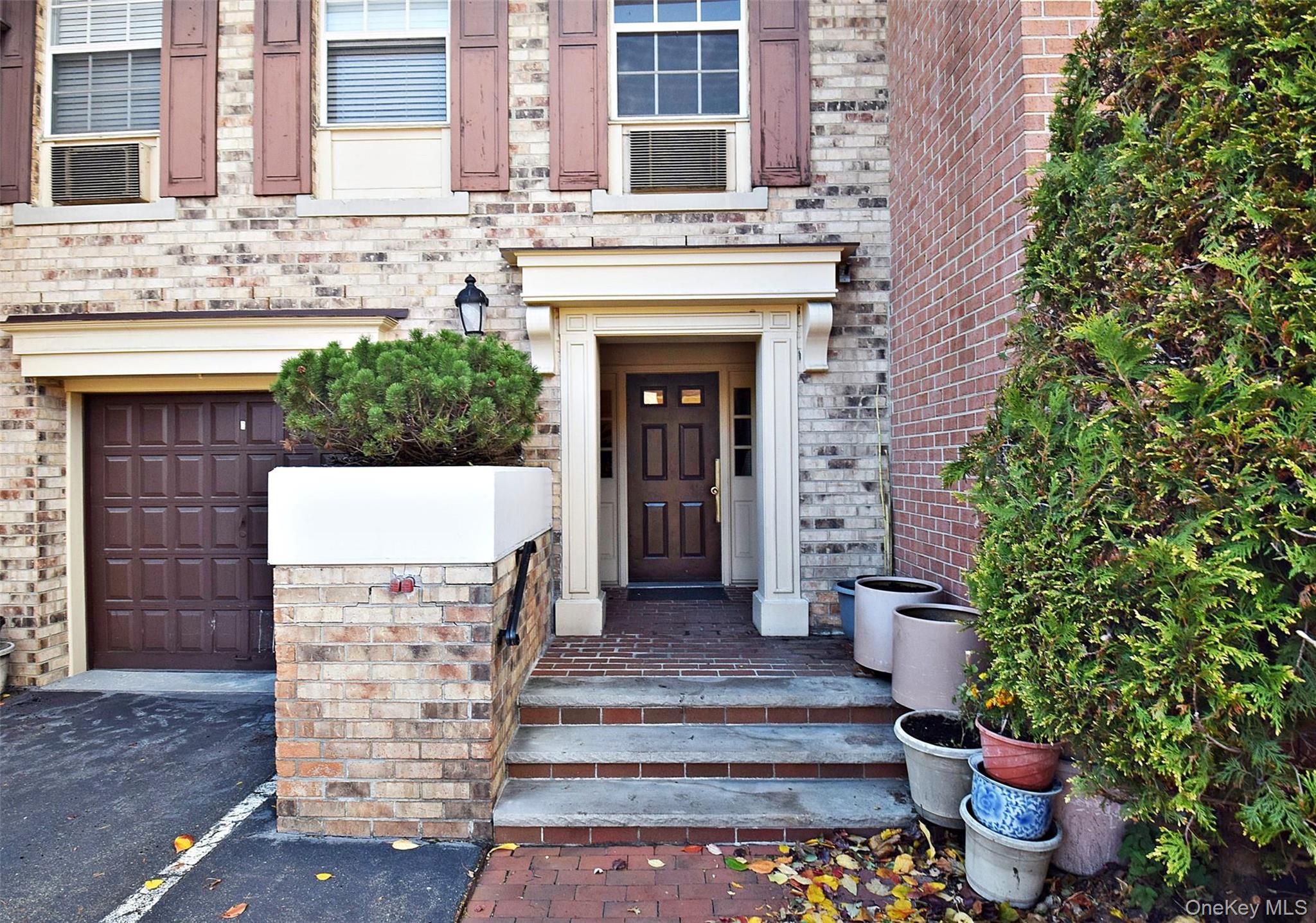 12-32 Diane Place, Unit 204 L