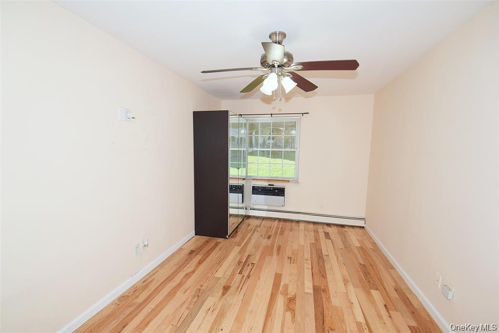 12-32 Diane Place, Unit 204 L photo 9
