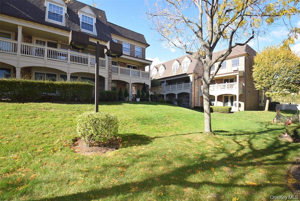 12-32 Diane Place, Unit 204 L photo 13