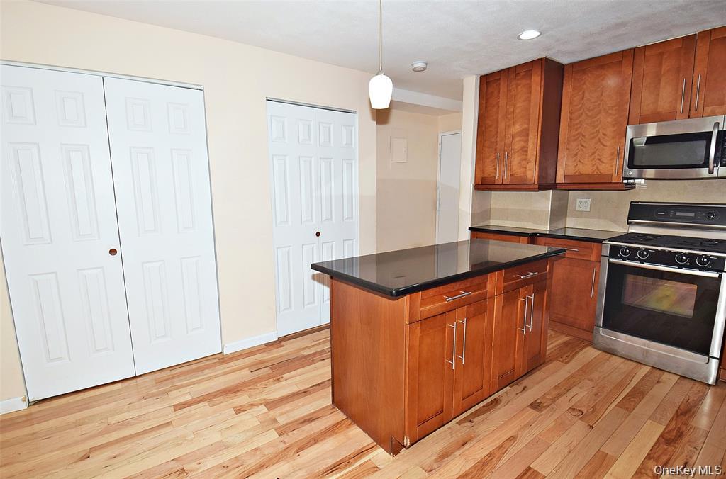 12-32 Diane Place, Unit 204 L photo 8