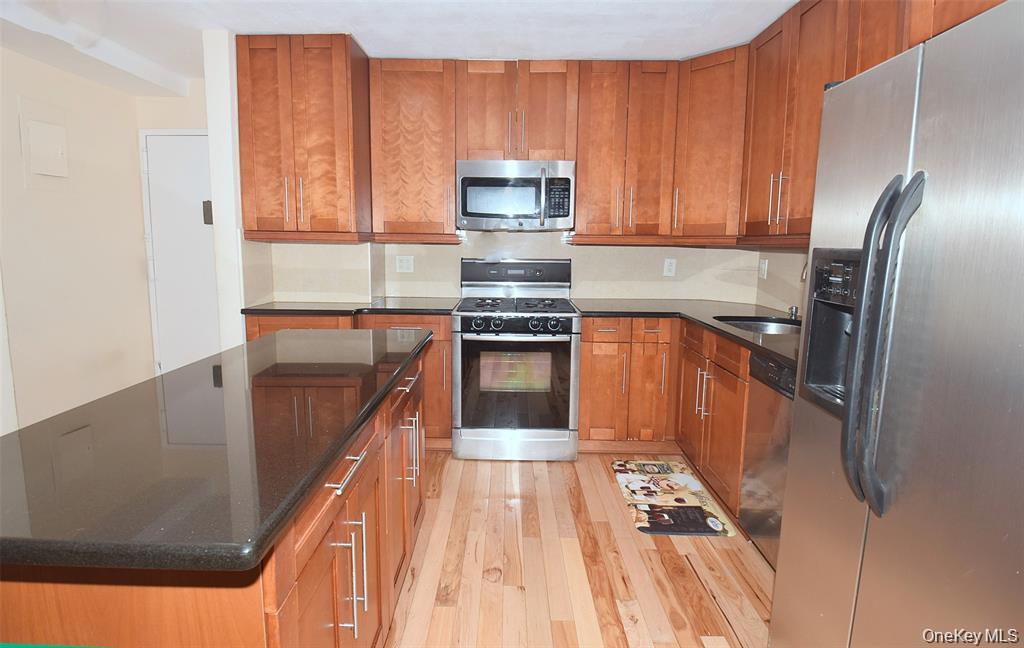 12-32 Diane Place, Unit 204 L photo 5