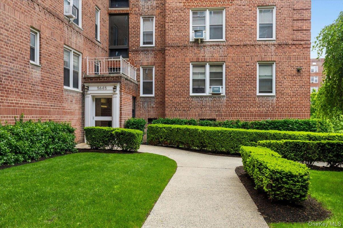5645 Netherland Avenue, Unit 5C photo 3