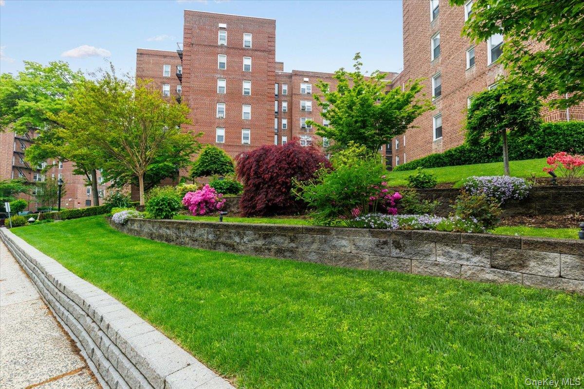 5645 Netherland Avenue, Unit 5C photo 2