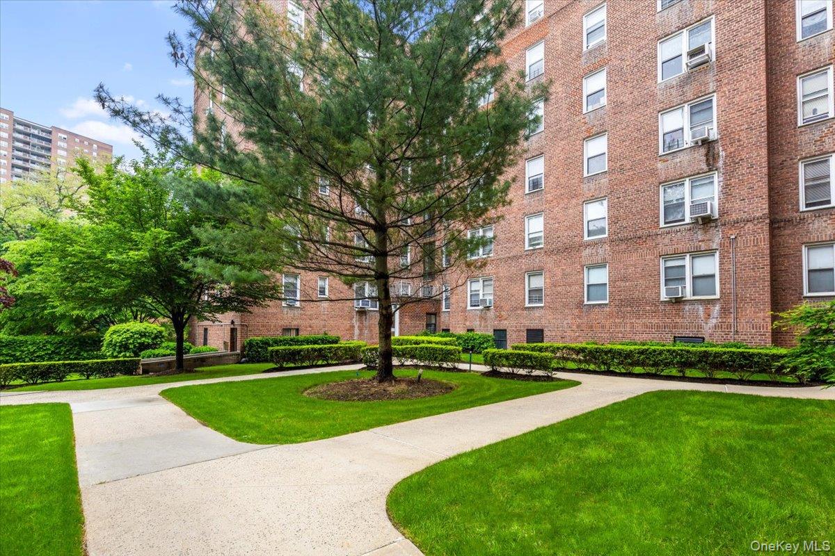 5650 Netherland Avenue, Unit 2E photo 3