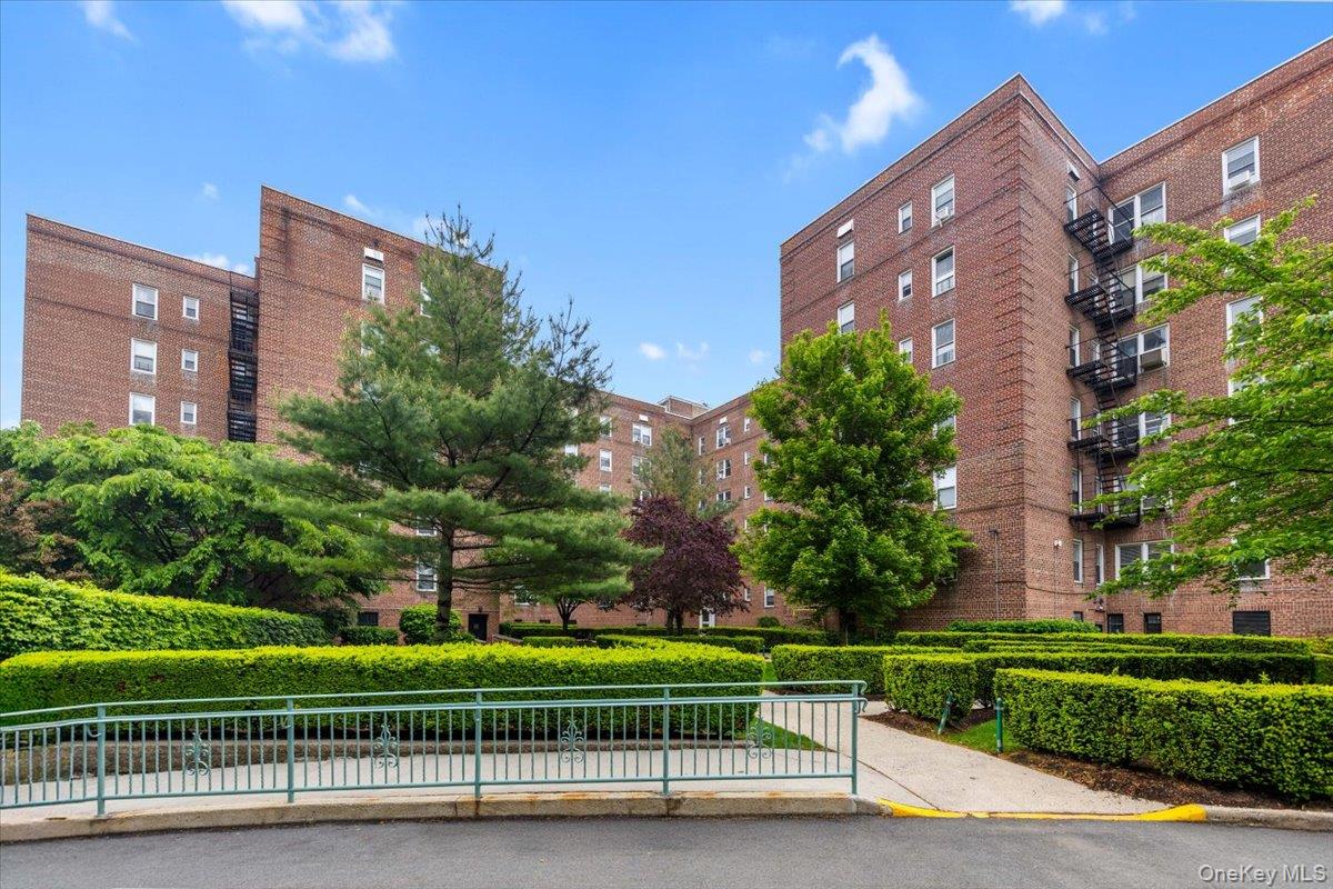 5650 Netherland Avenue, Unit 2E