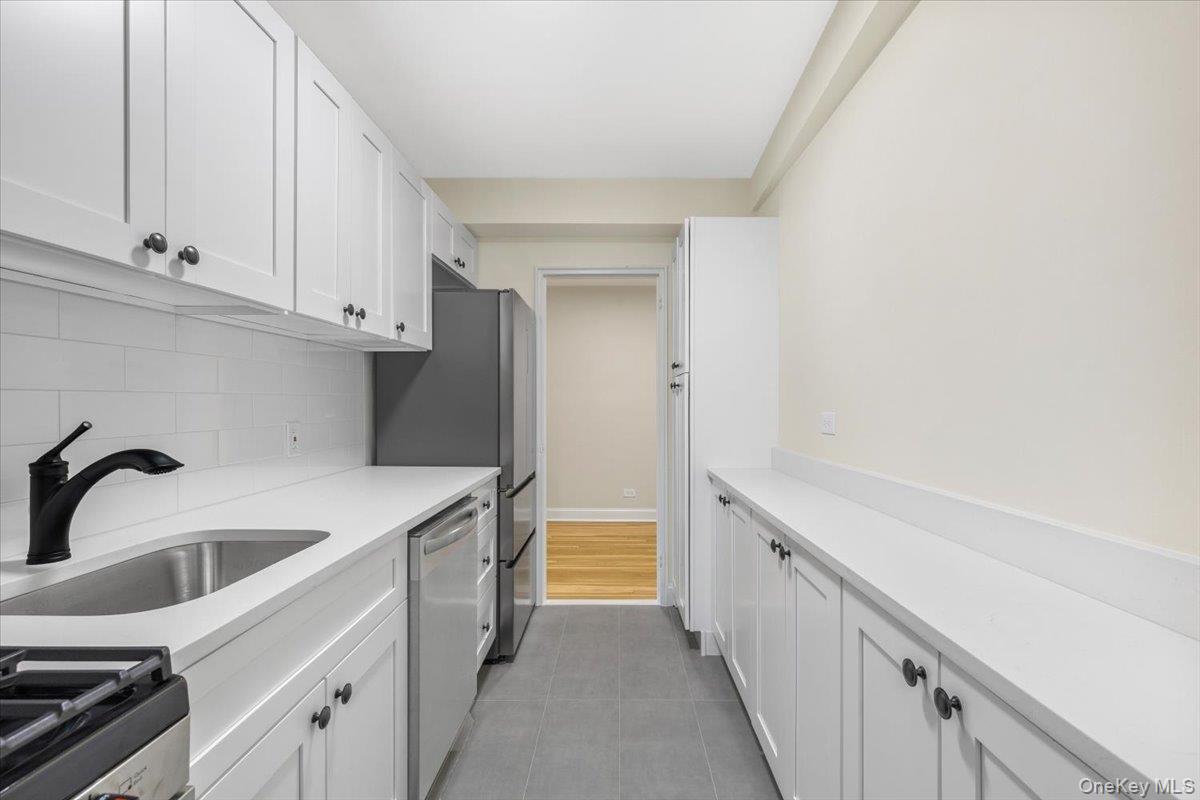 5650 Netherland Avenue, Unit 2E photo 16