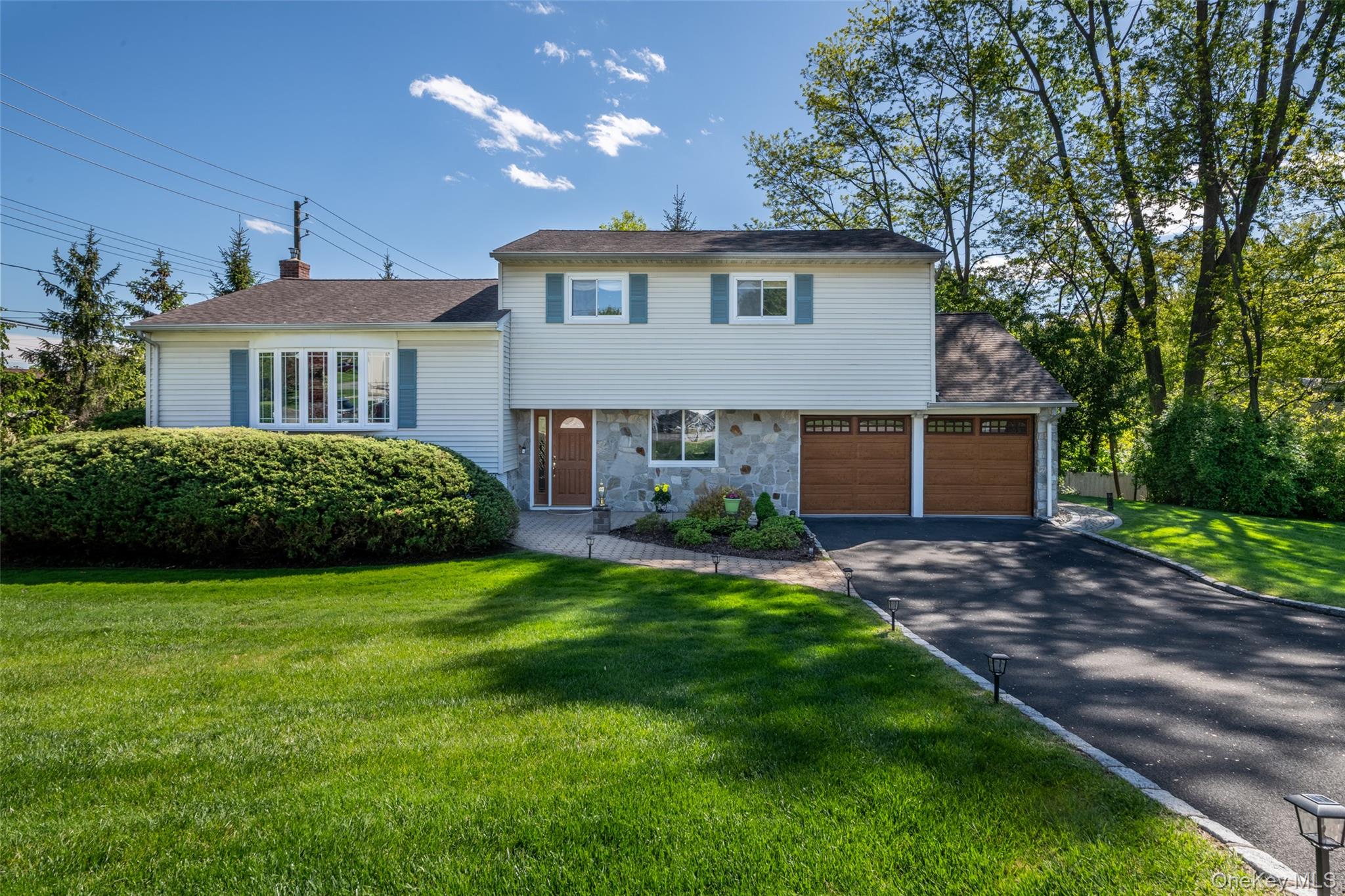 1 Lynns Way – For Sale