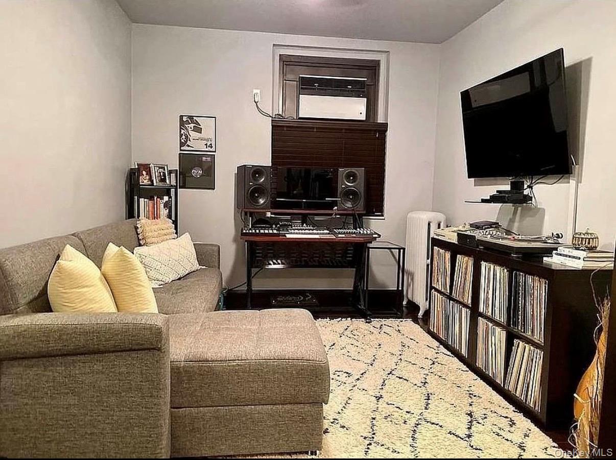 21-06 35th Street, Unit 1B photo 4