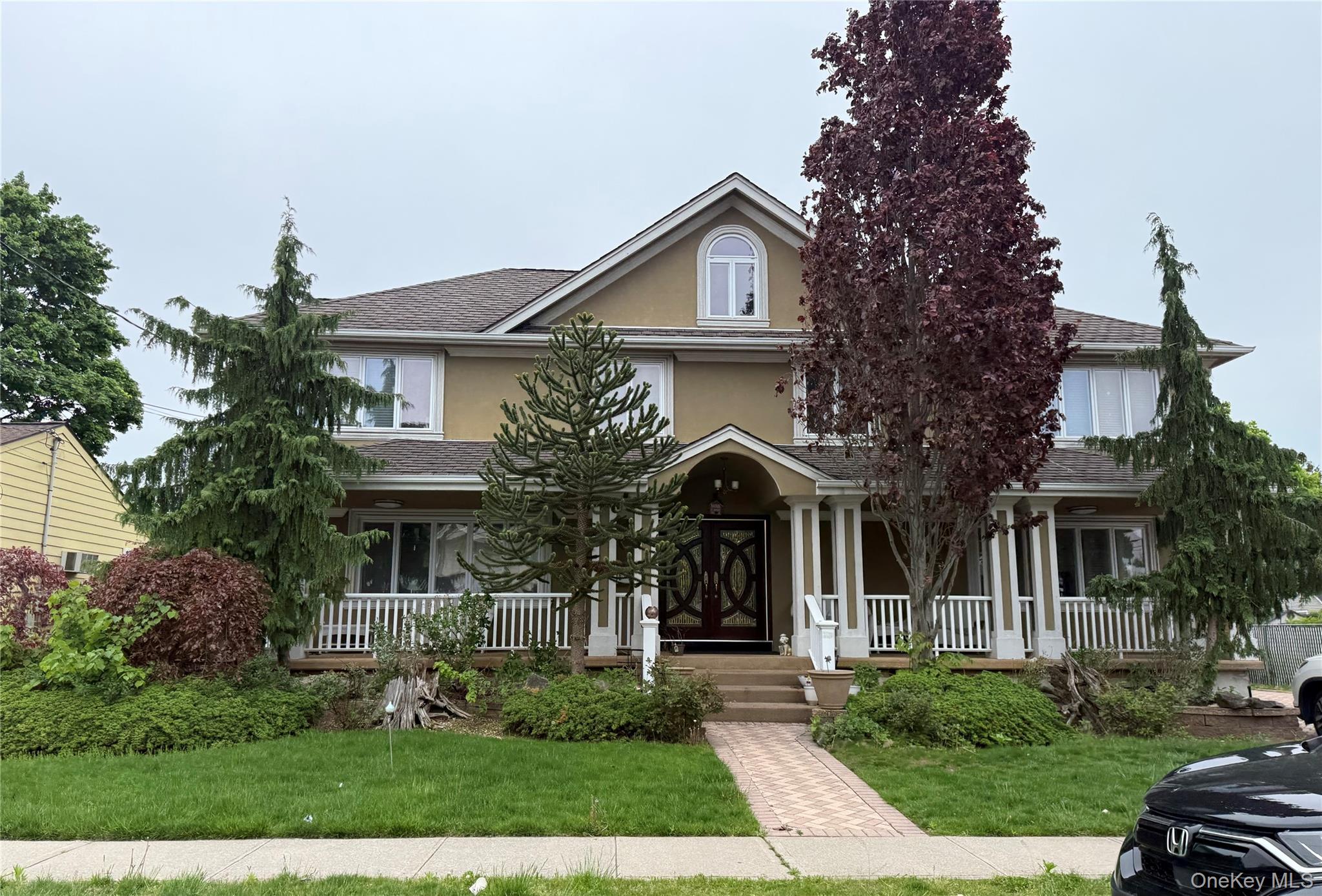 30 3rd Avenue – For Sale