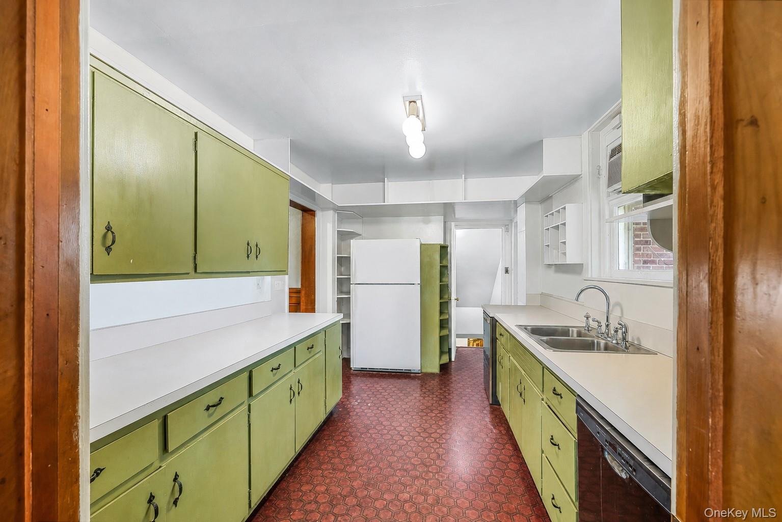 104 Hooker Avenue – For Sale photo 13