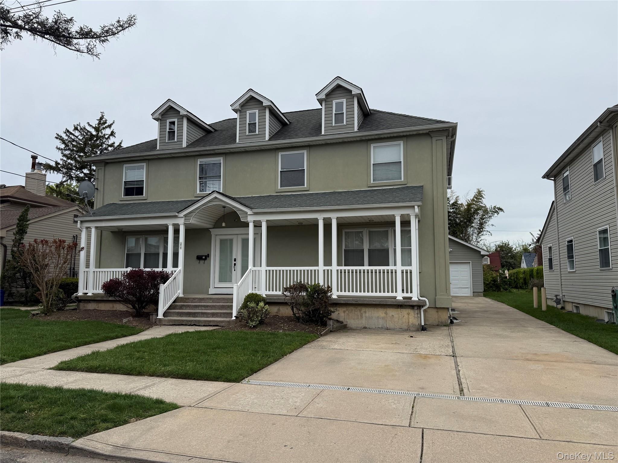 33 3rd Avenue – For Sale