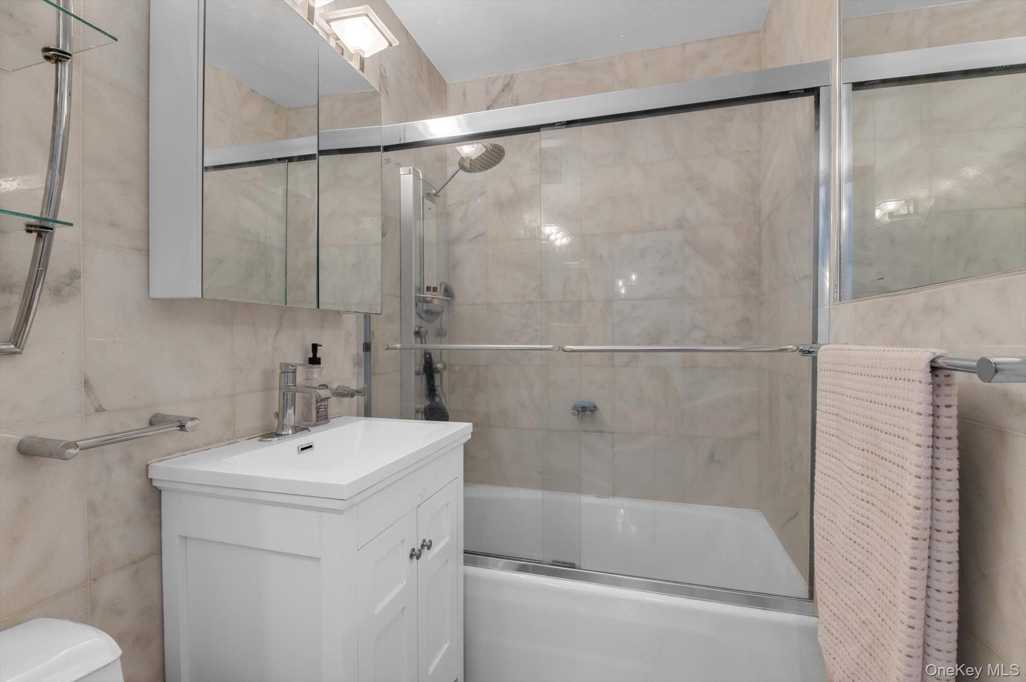 17-85 215 St, Unit 1 L photo 13