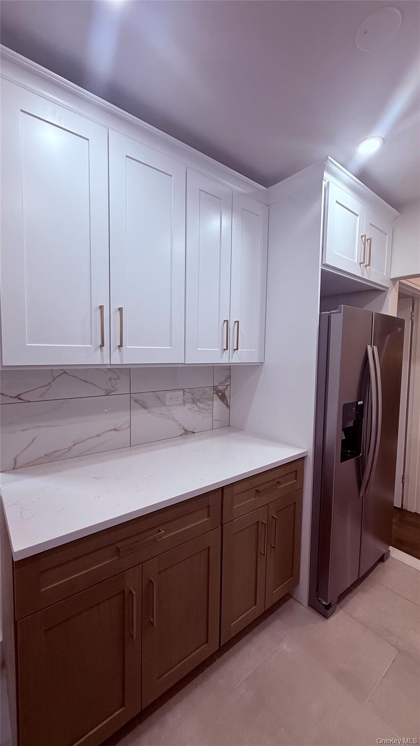 665 Thwaites Place, Unit 4N photo 5