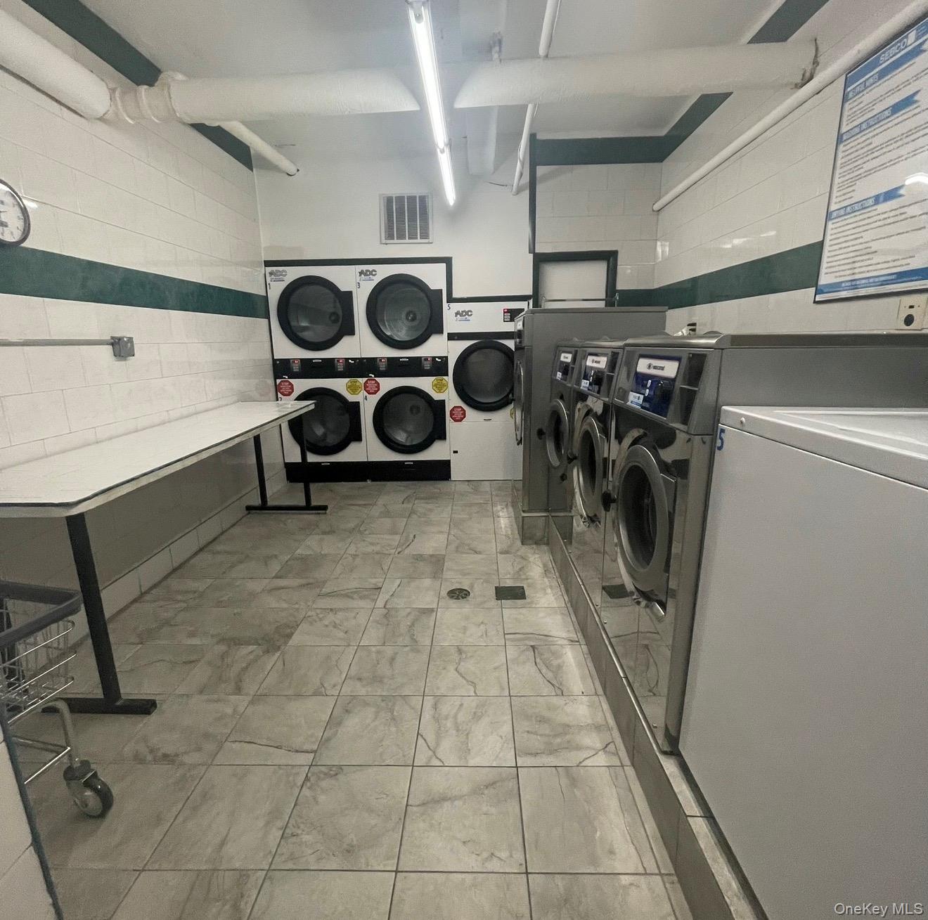 665 Thwaites Place, Unit 4N photo 16