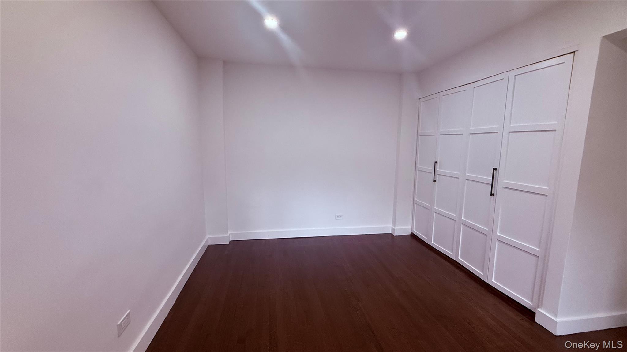665 Thwaites Place, Unit 4N photo 13