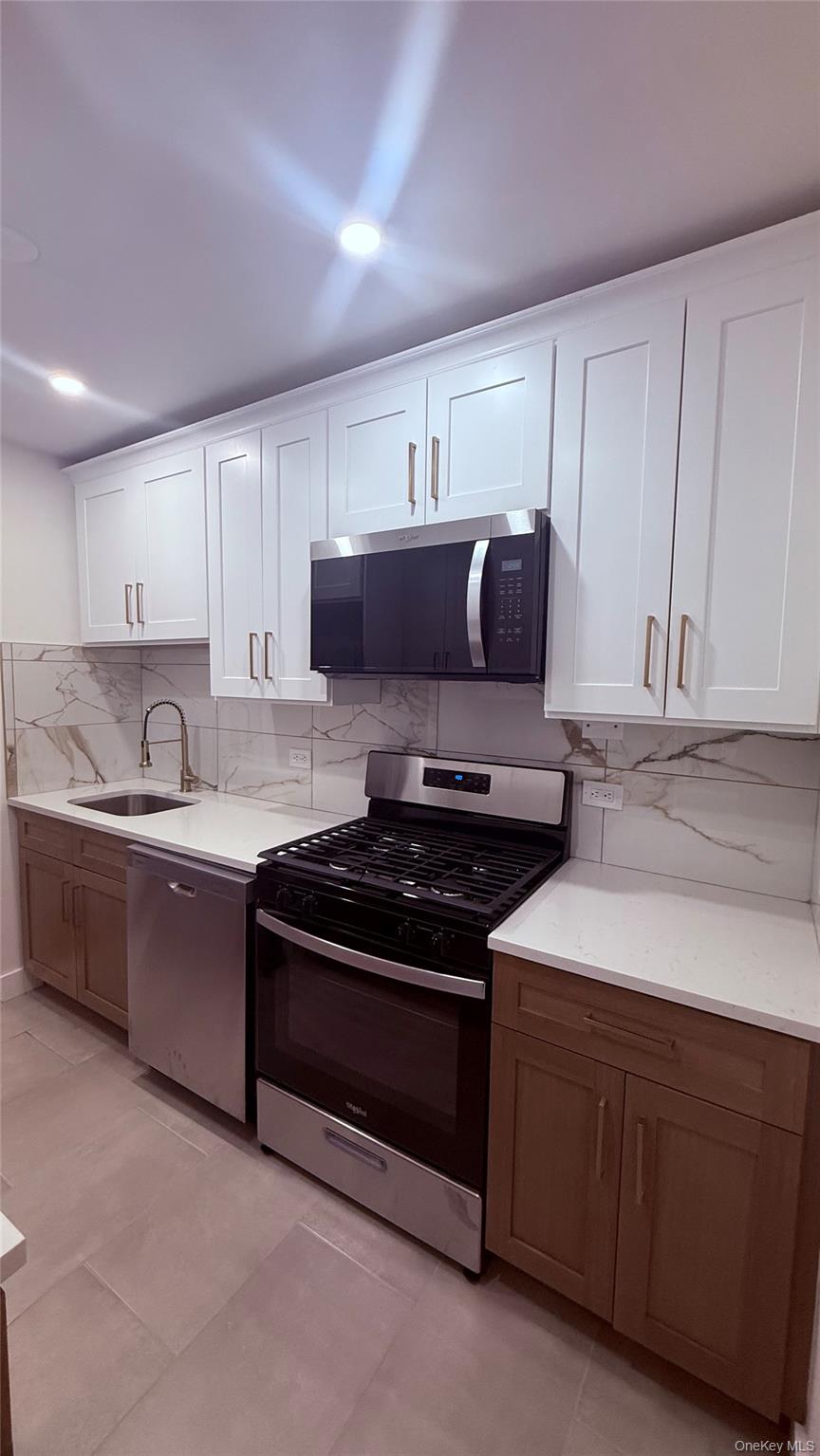665 Thwaites Place, Unit 4N photo 4