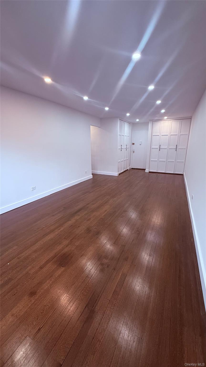 665 Thwaites Place, Unit 4N photo 9
