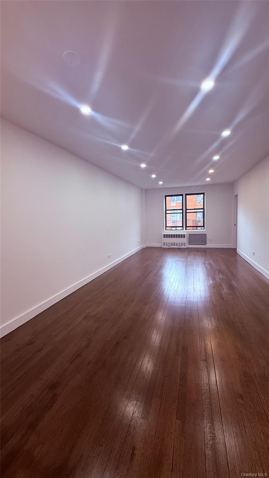 665 Thwaites Place, Unit 4N photo 8
