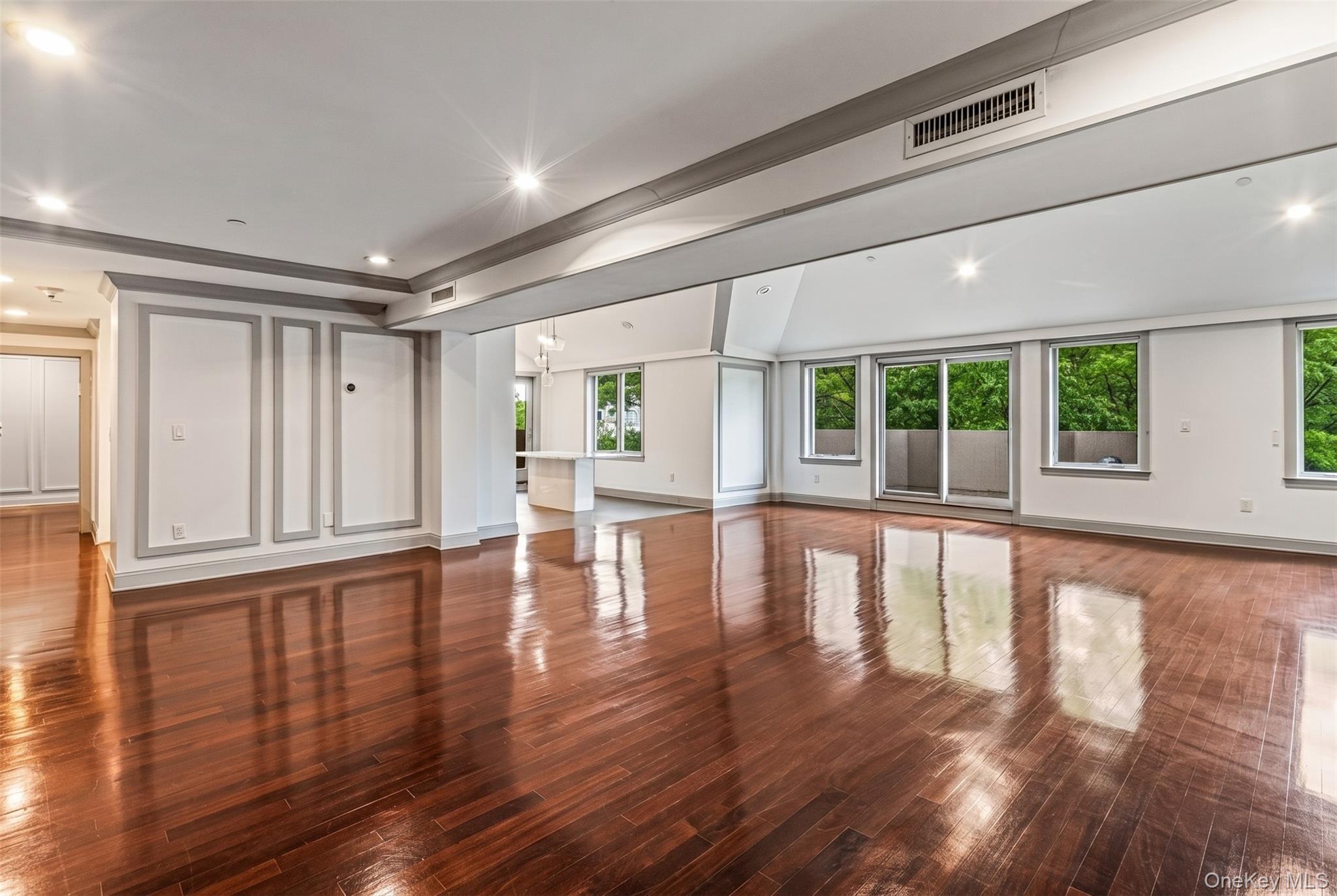 171 Great Neck Road Rd, Unit 4R photo 3