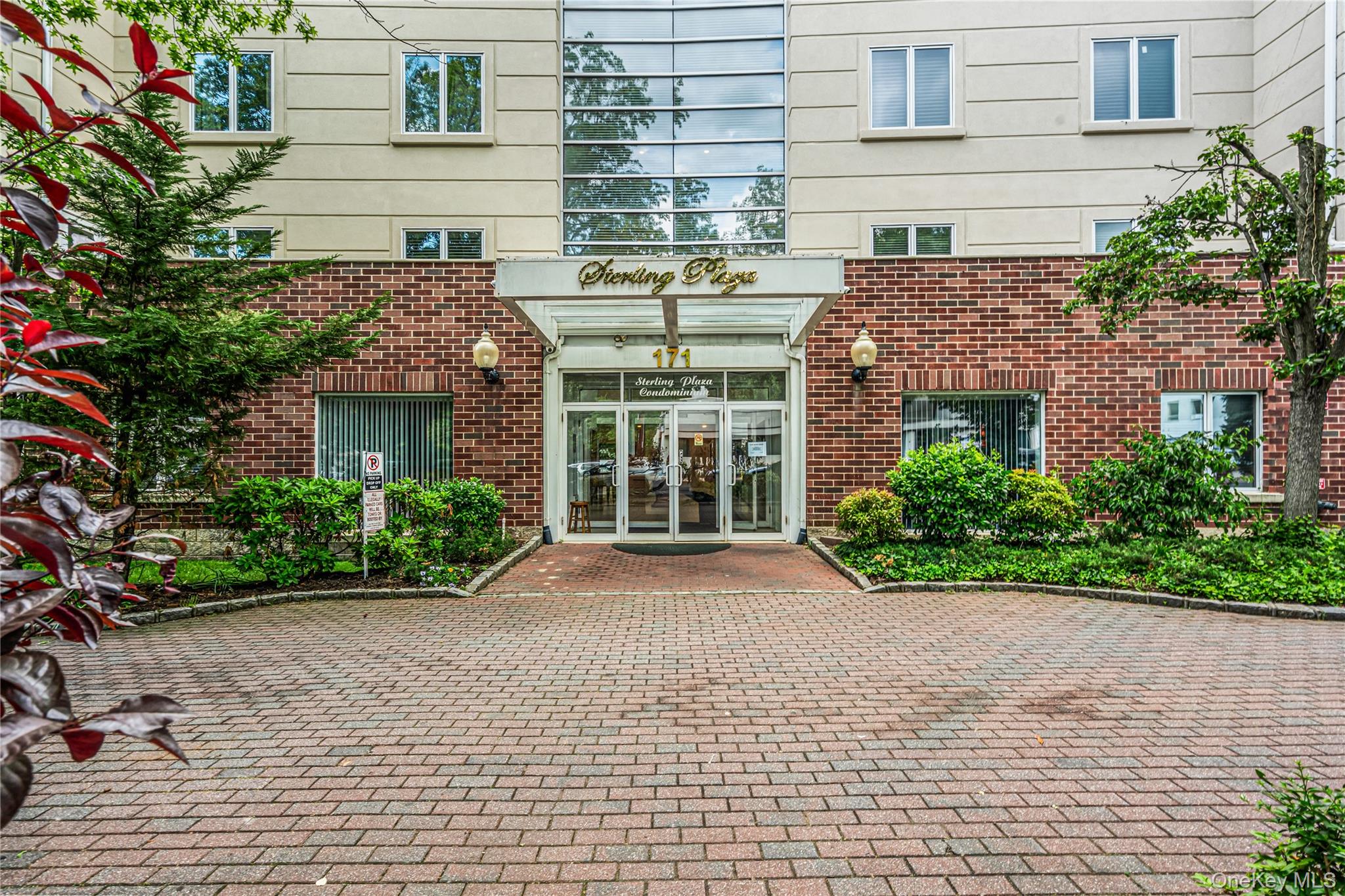 171 Great Neck Road Rd, Unit 4R