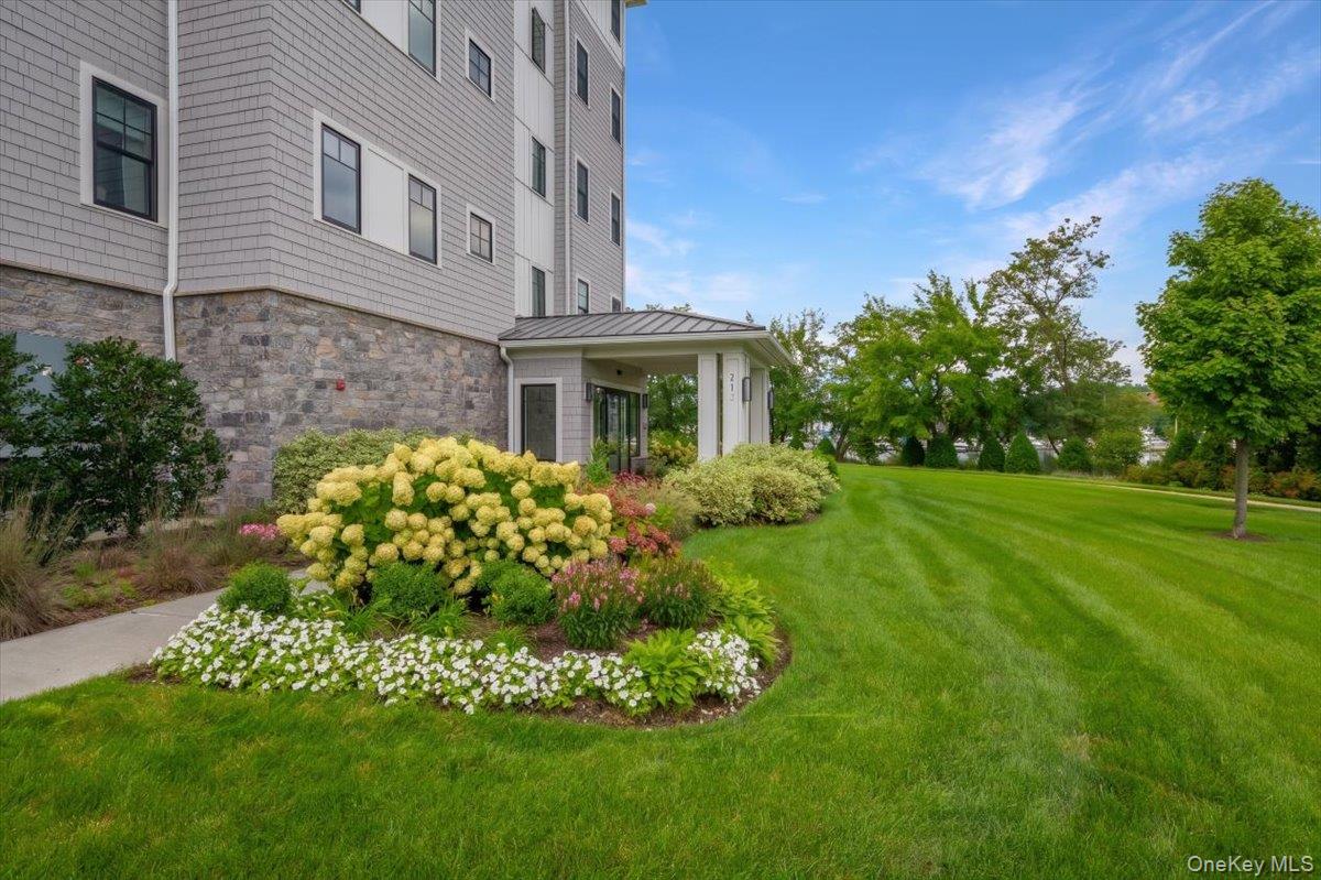 710 Davenport Avenue, Unit 7 photo 25