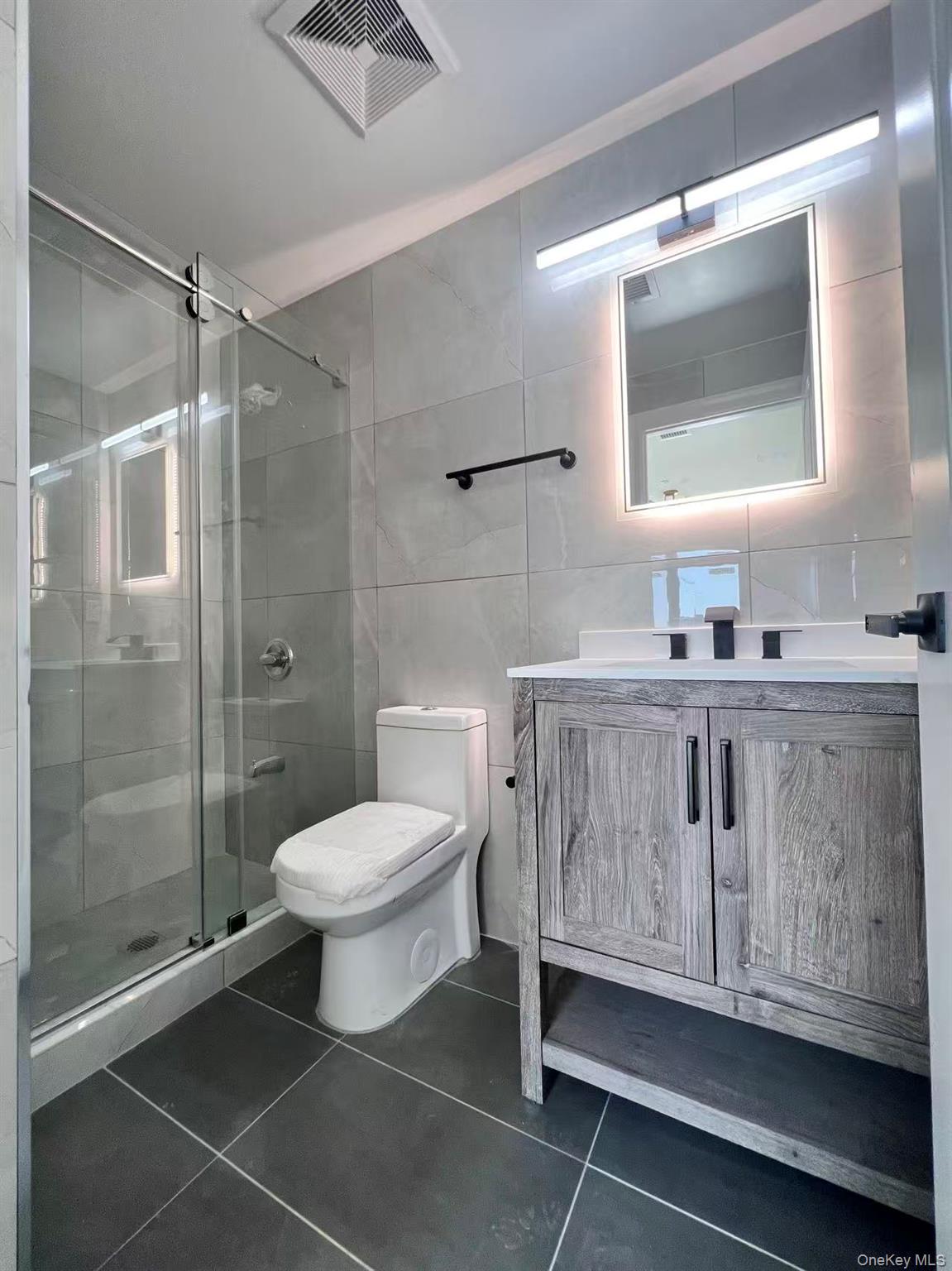 134-28 Blossom Avenue, Unit 3B photo 2