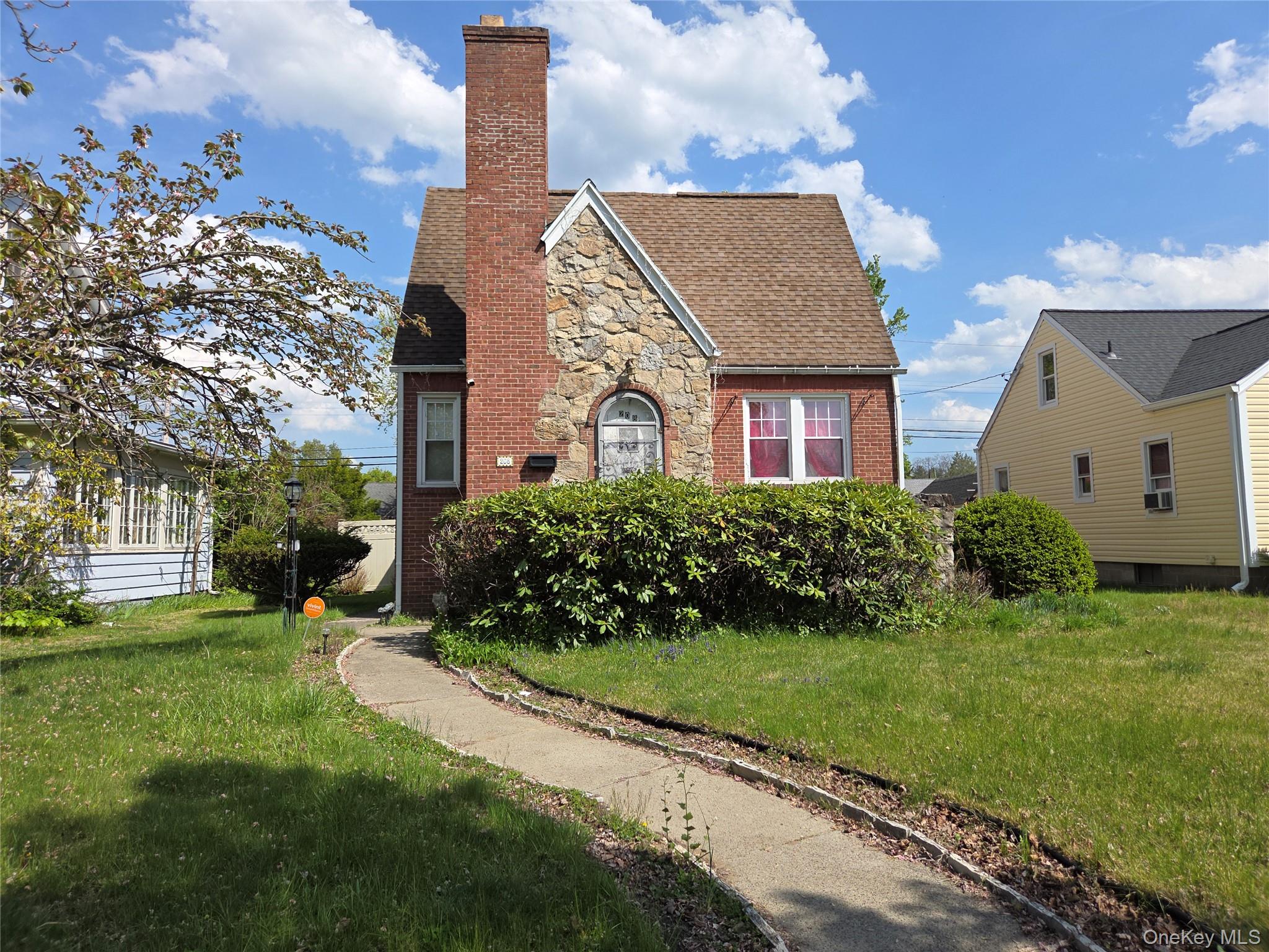 208 S Grand Avenue – For Sale photo 2