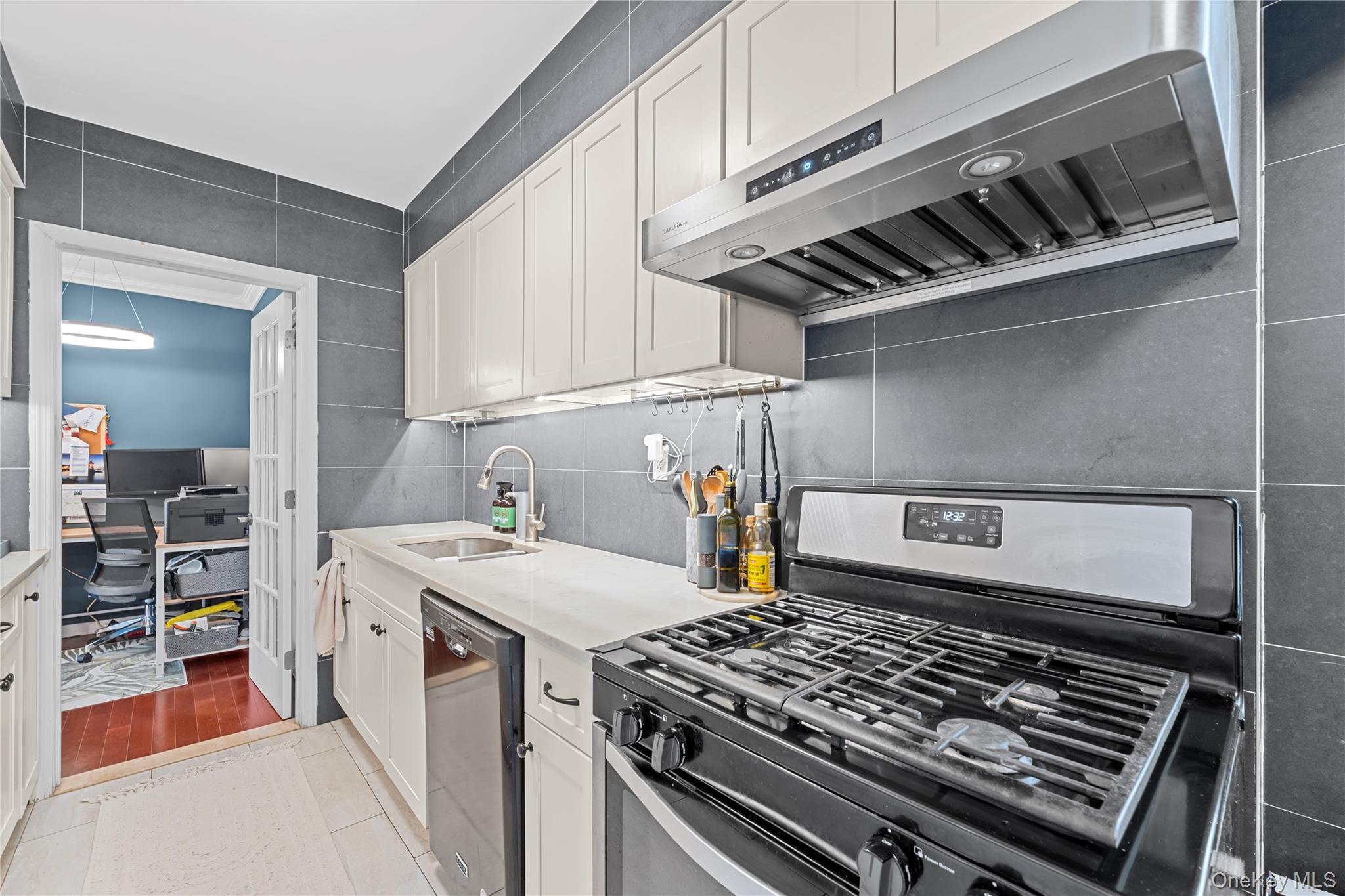142-15 26th Avenue, Unit 4H photo 16