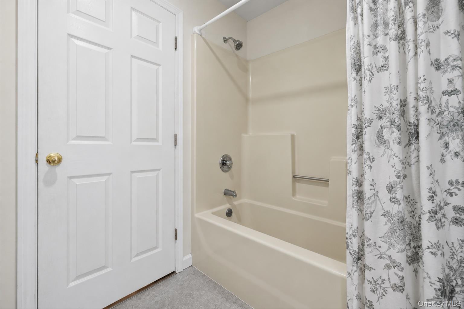 24 Avenue L – For Sale photo 9