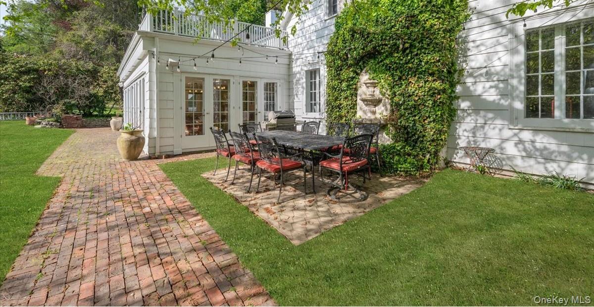 4 Roads End – For Sale photo 19