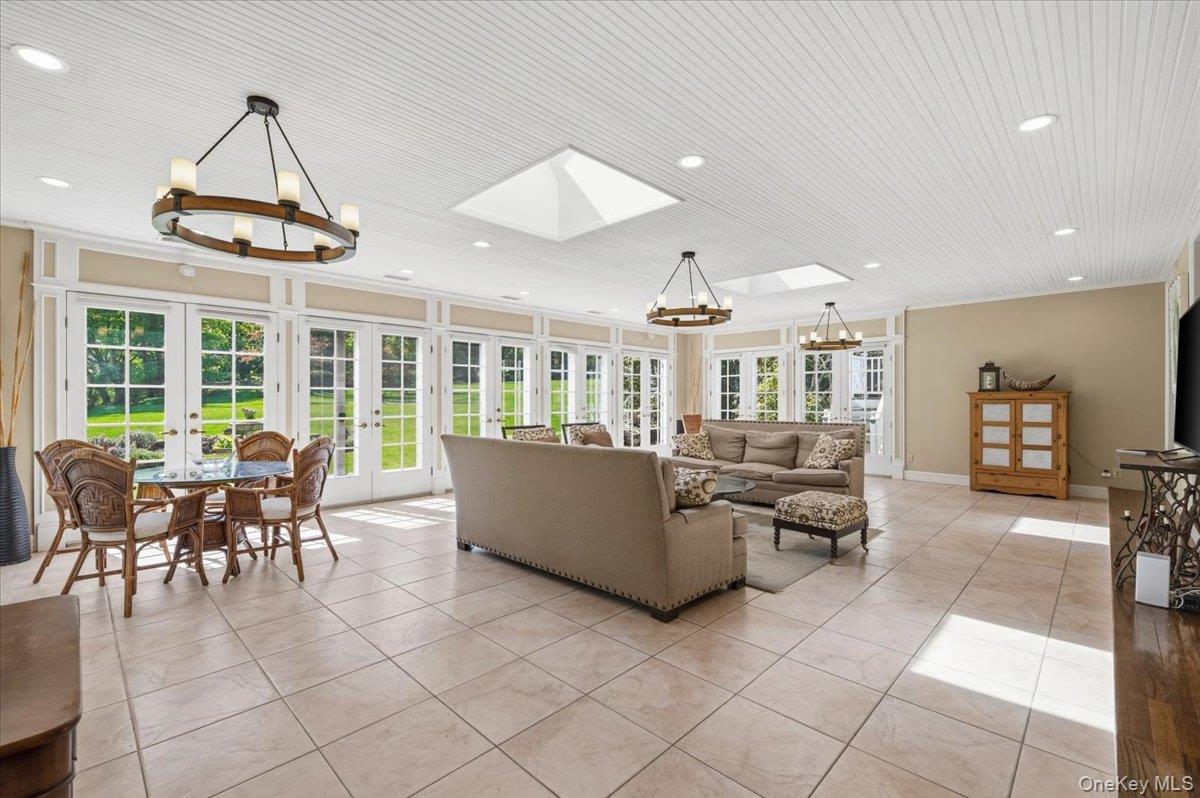 4 Roads End – For Sale photo 26