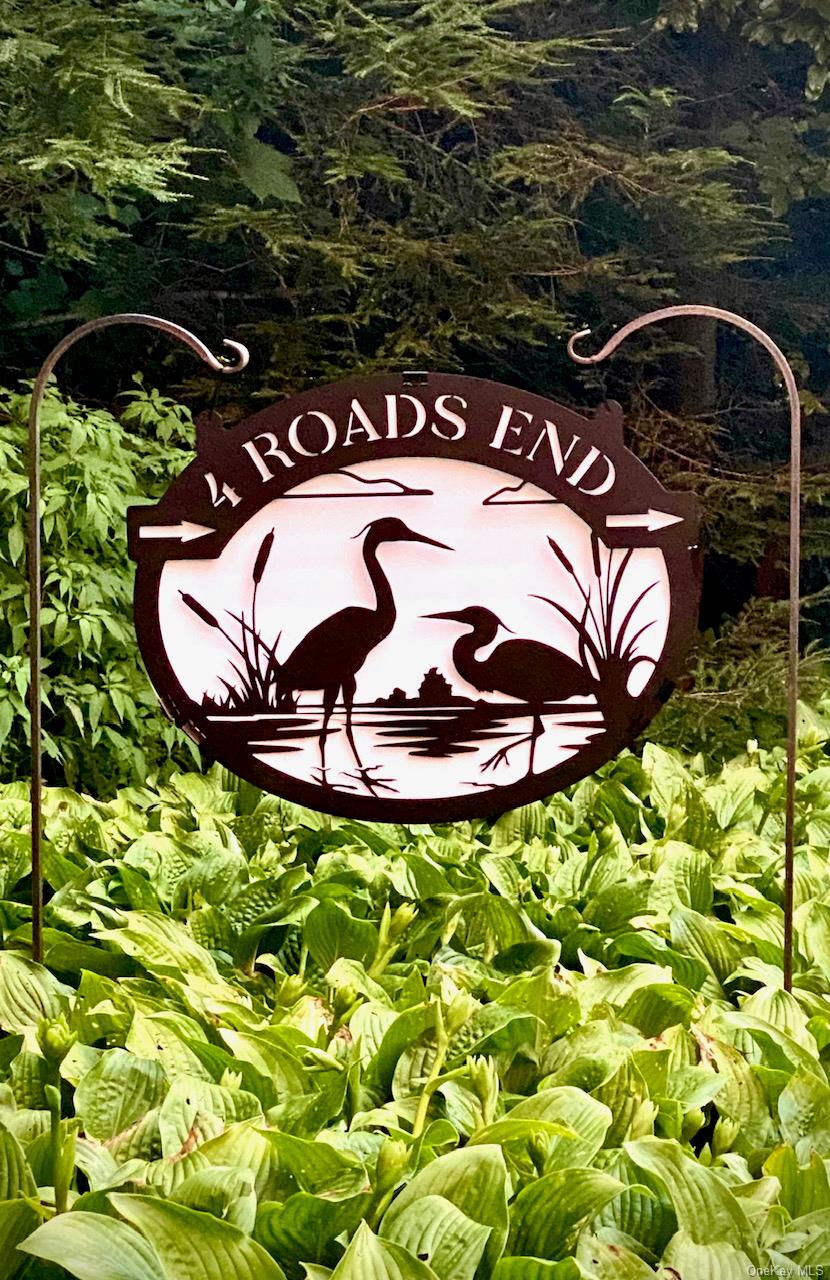 4 Roads End – For Sale photo 25