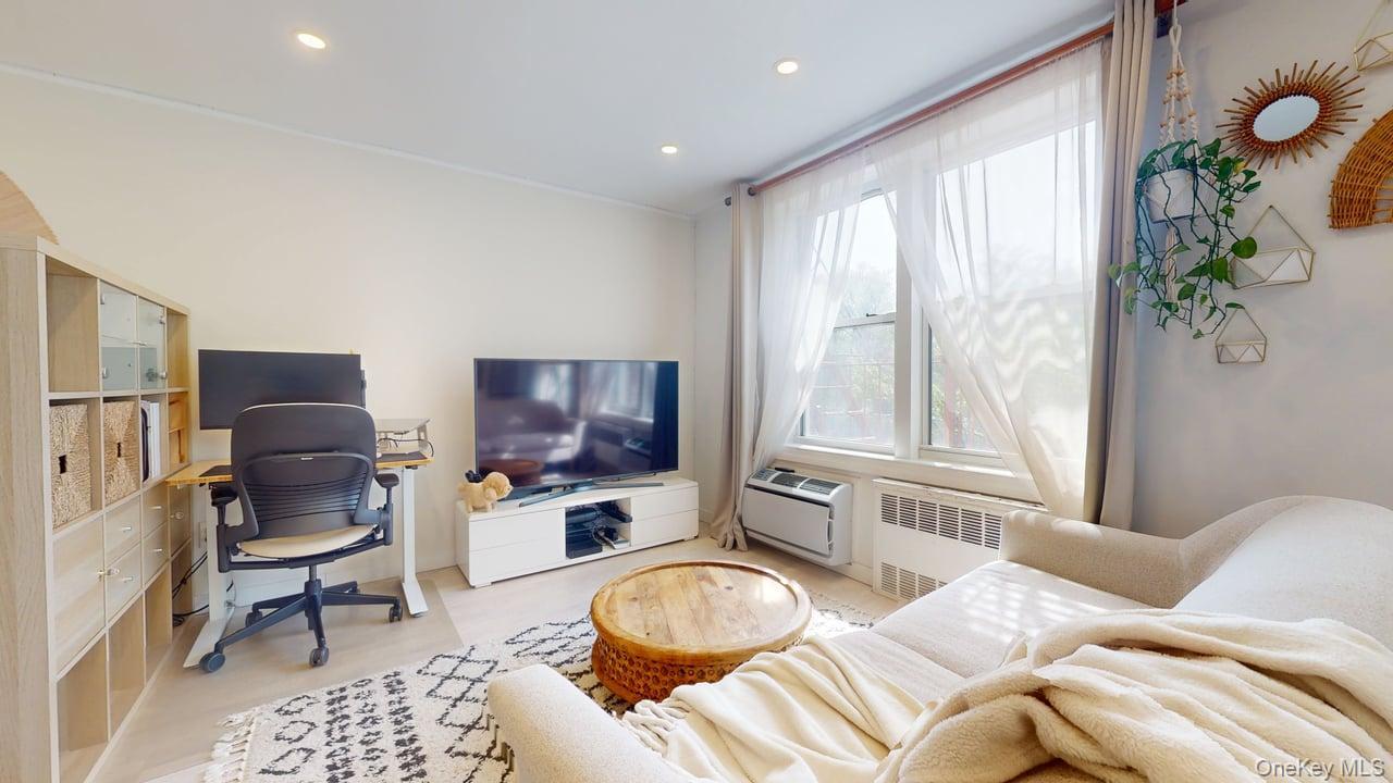 68-15 Selfridge Street, Unit 3D photo 2