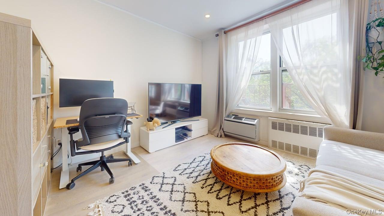 68-15 Selfridge Street, Unit 3D photo 3