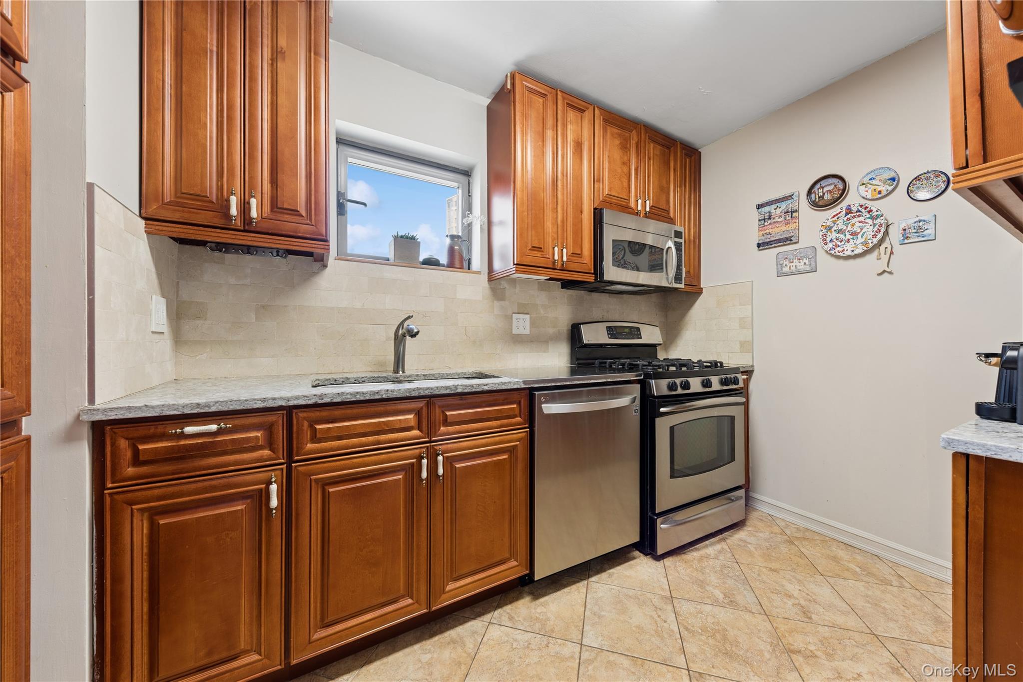 2 S End Avenue, Unit 9C photo 5