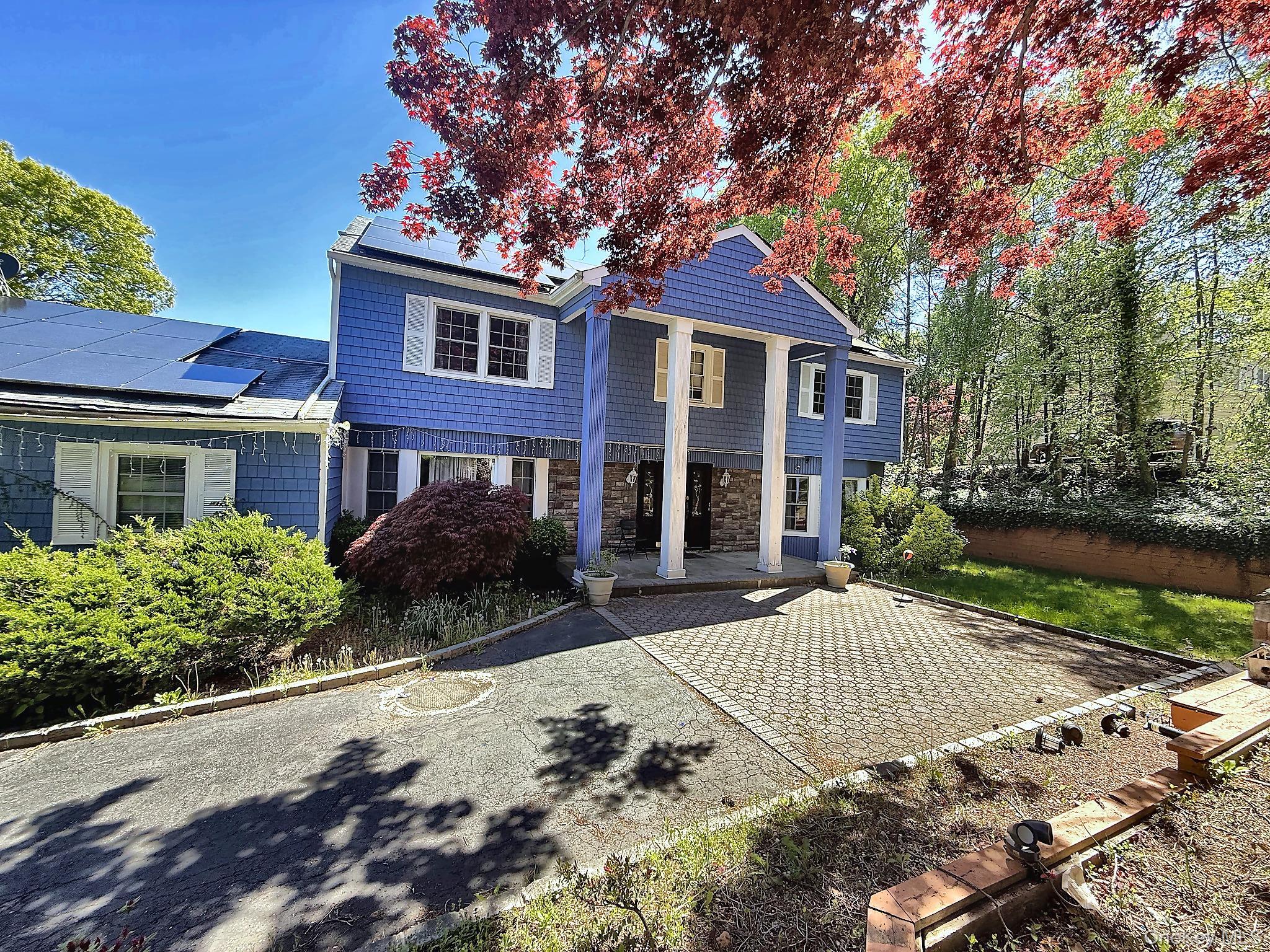 25 Lisa Drive – For Sale