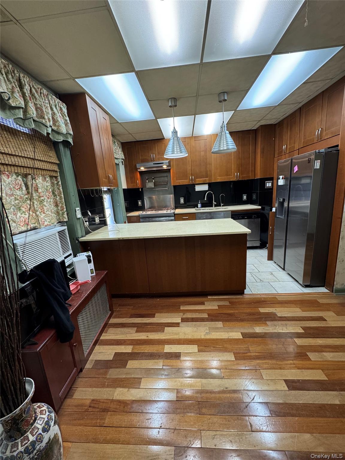 2922 Barnes Avenue, Unit 5F photo 3