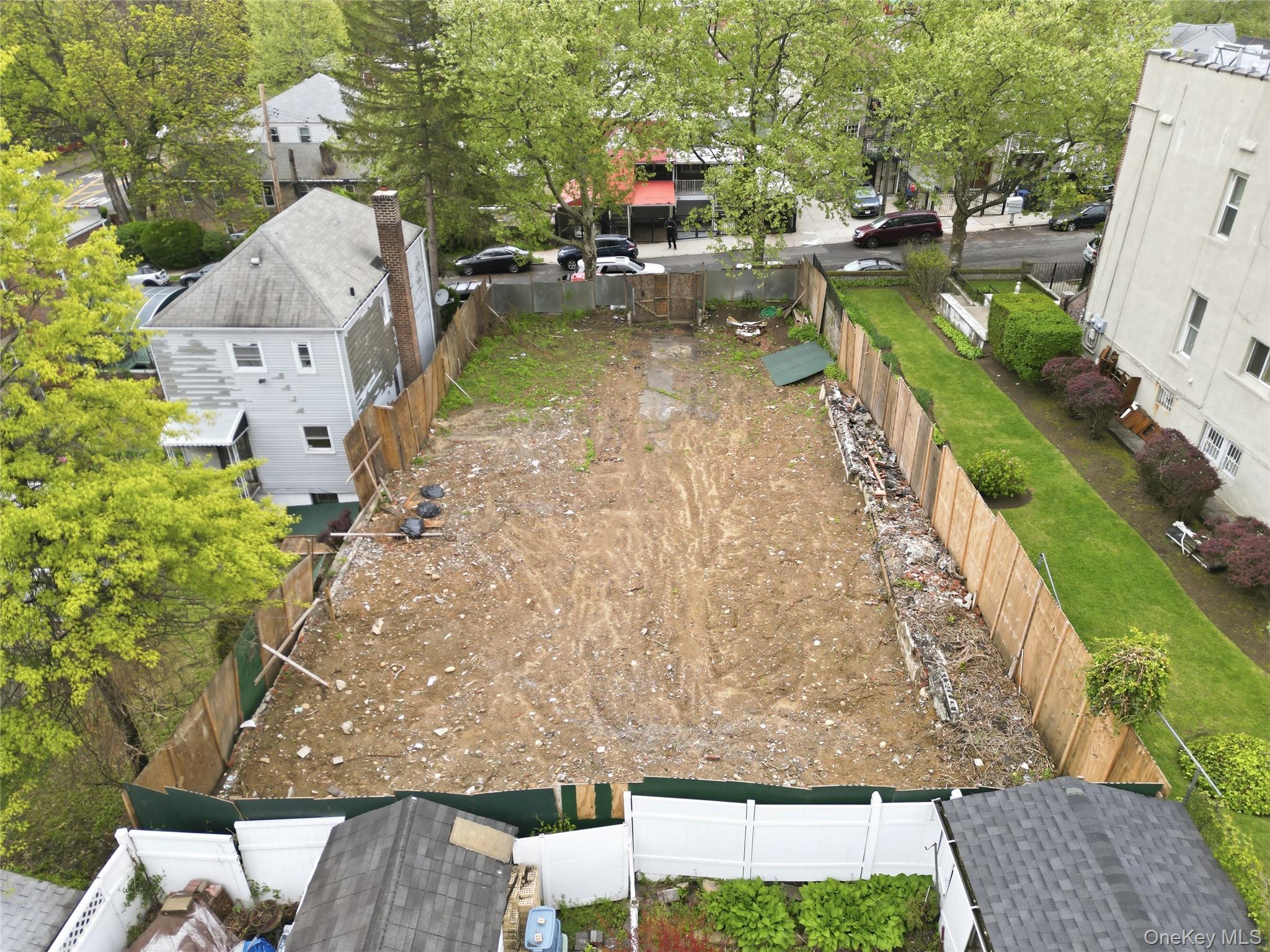 2945 Tenbroeck Avenue – For Sale