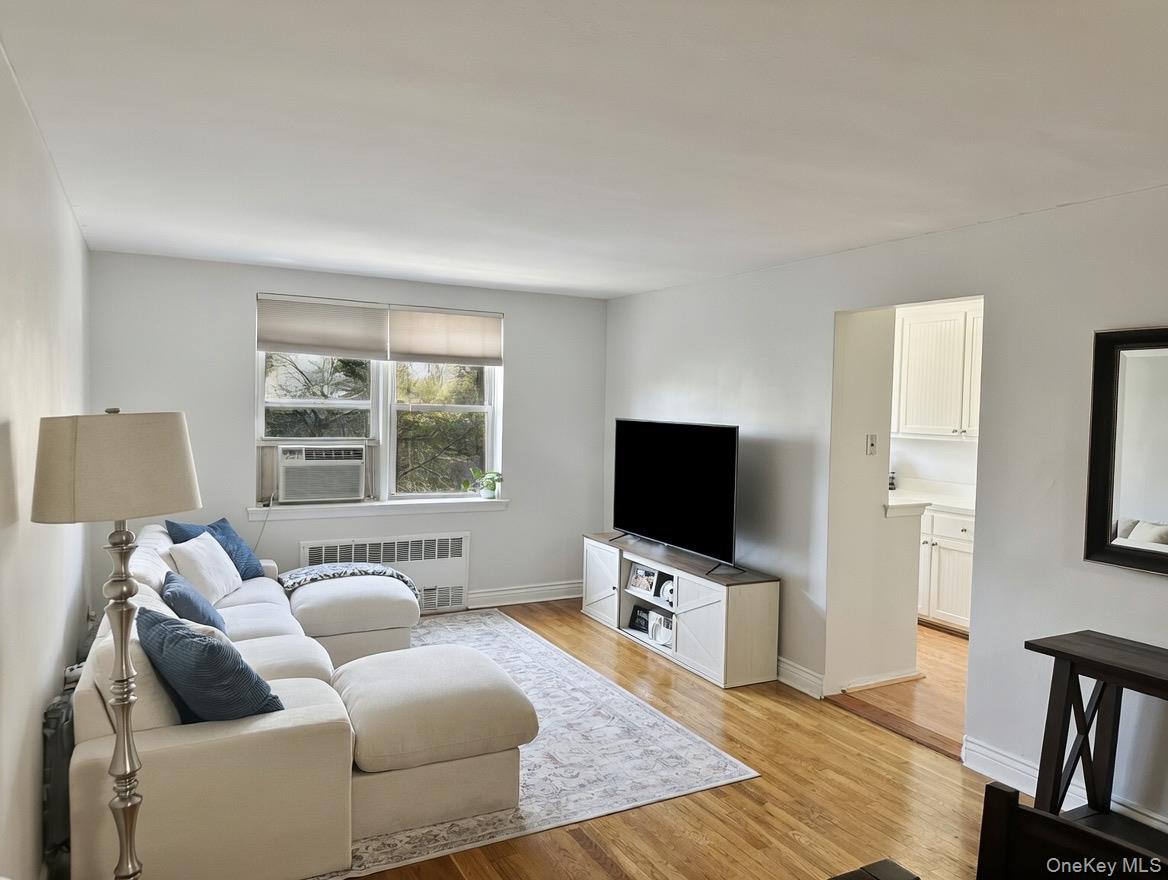 4295 Webster Avenue, Unit 4A