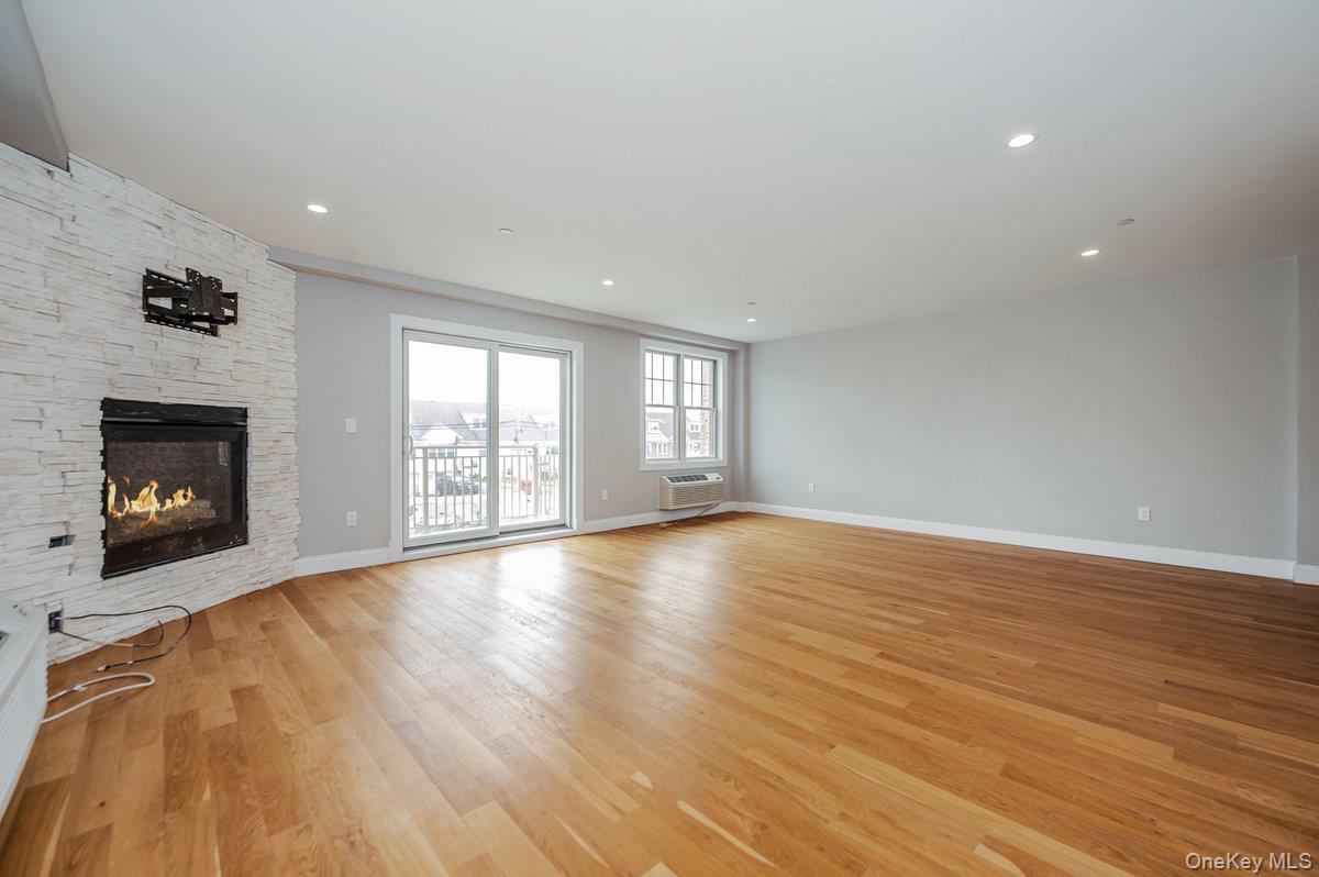 661 W Broadway, Unit 402 photo 6