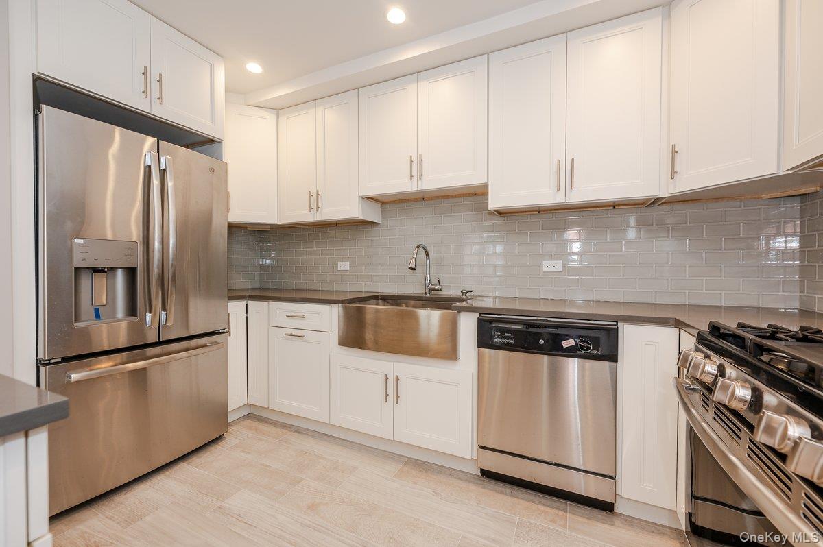 661 W Broadway, Unit 402 photo 8