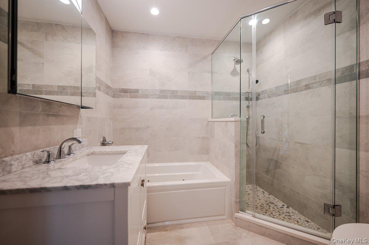 661 W Broadway, Unit 402 photo 11