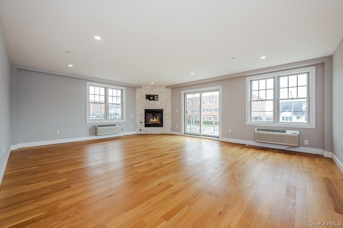 661 W Broadway, Unit 402 photo 4
