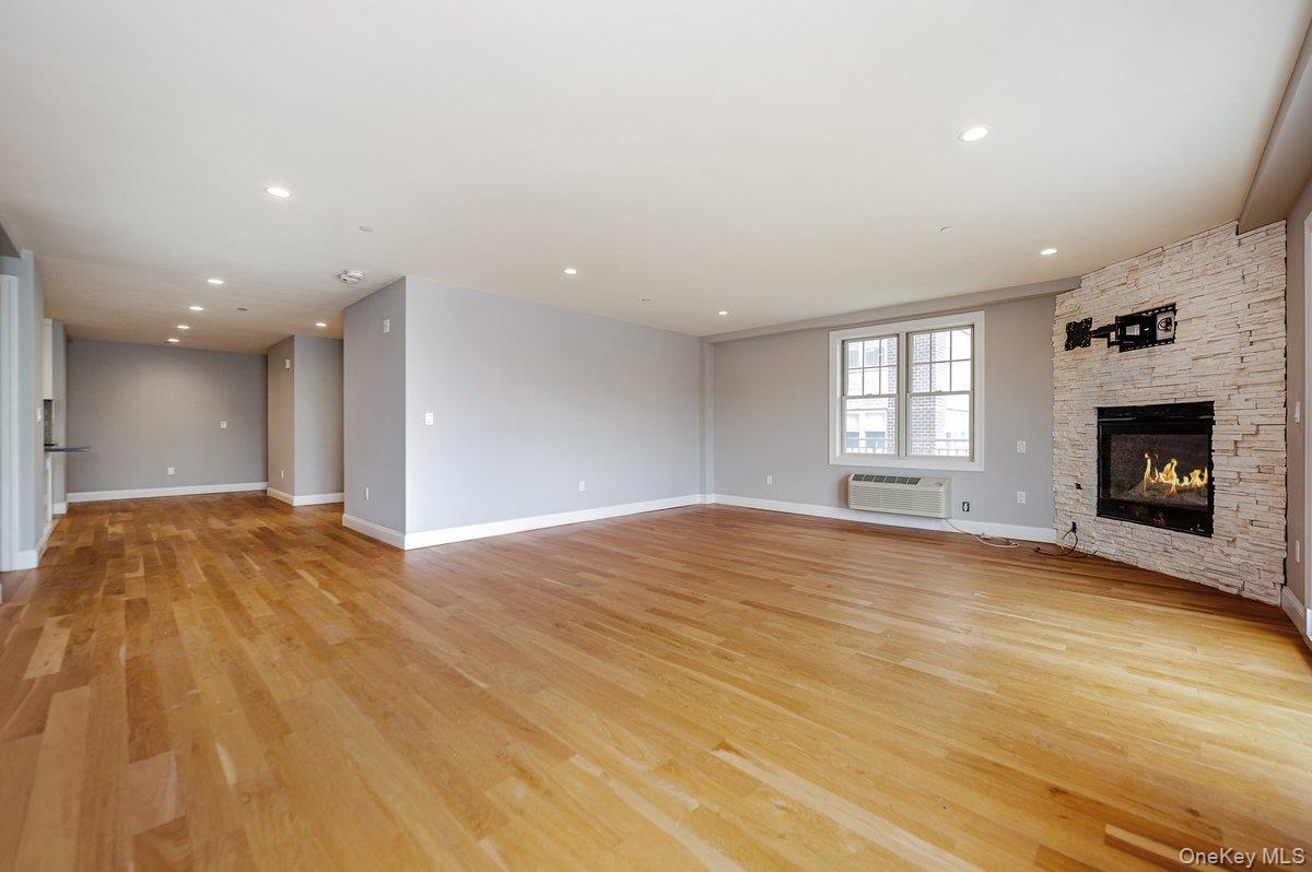 661 W Broadway, Unit 402 photo 5