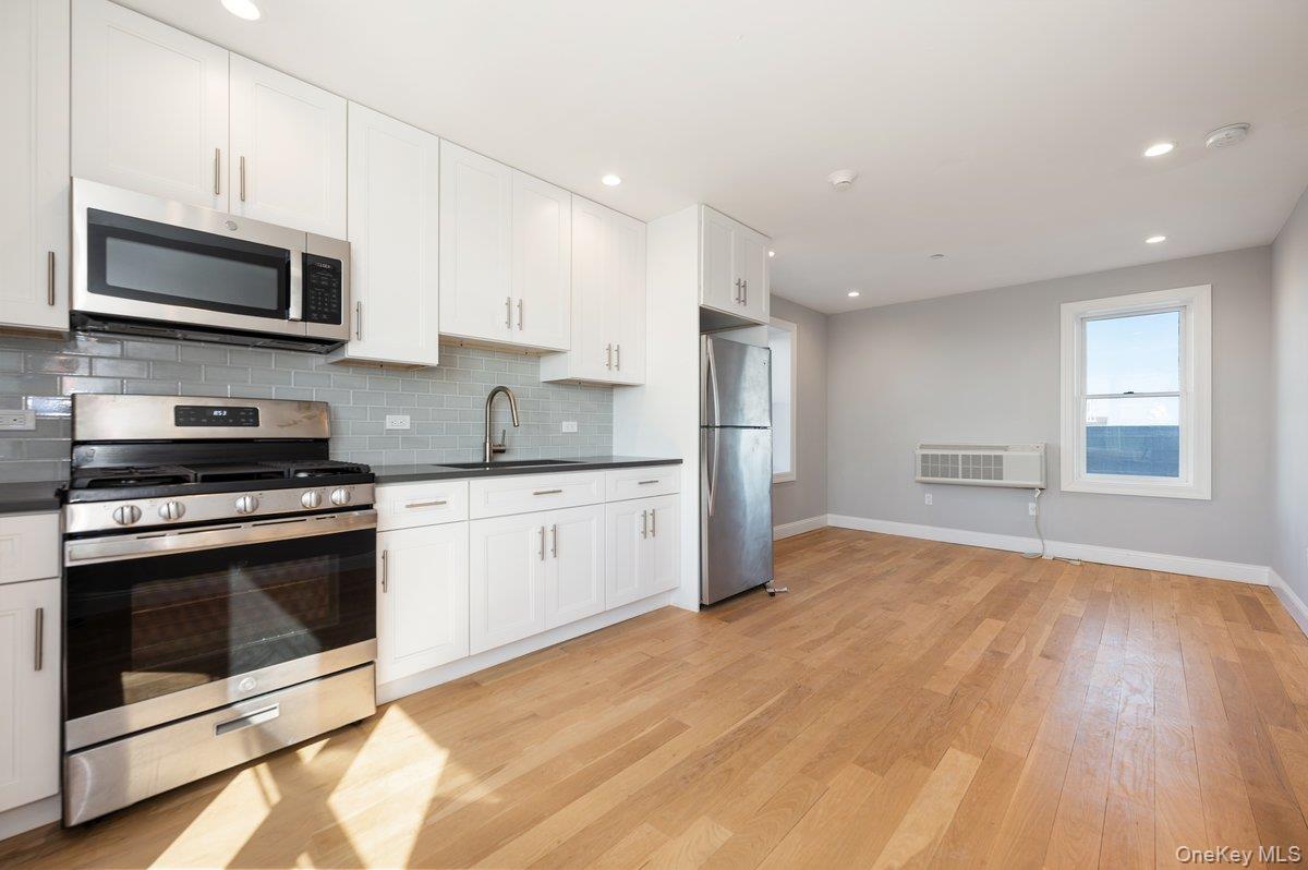 661 W Broadway, Unit 402 photo 40