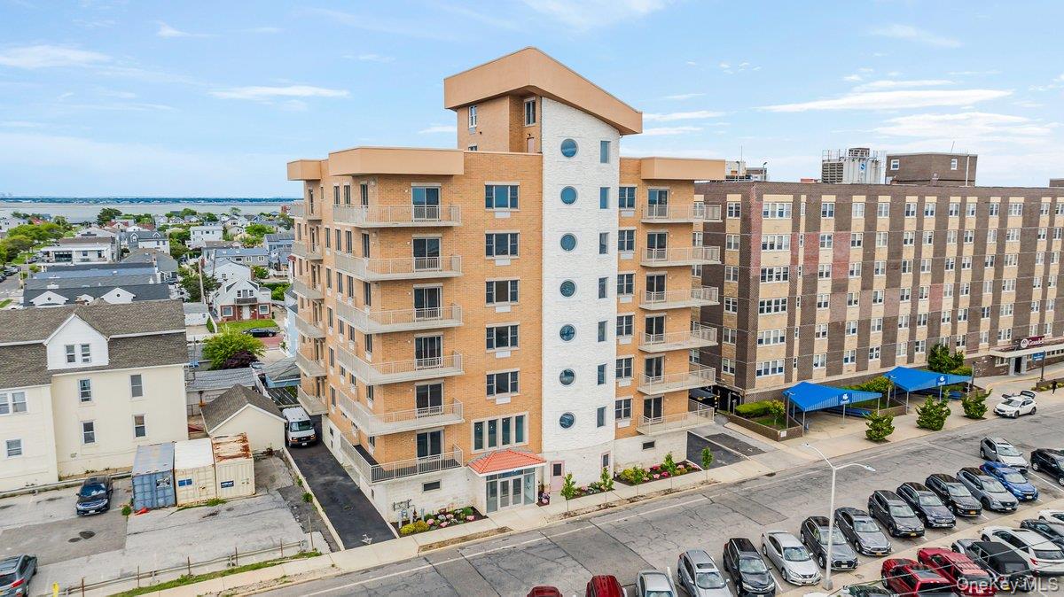 661 W Broadway, Unit 402 photo 22
