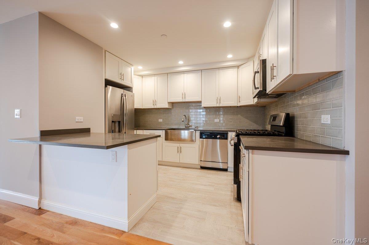 661 W Broadway, Unit 402 photo 7