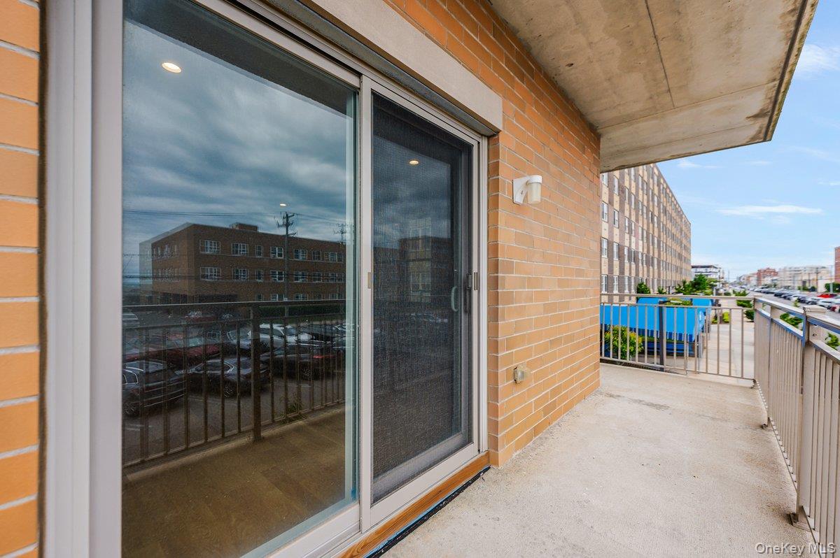 661 W Broadway, Unit 402 photo 15