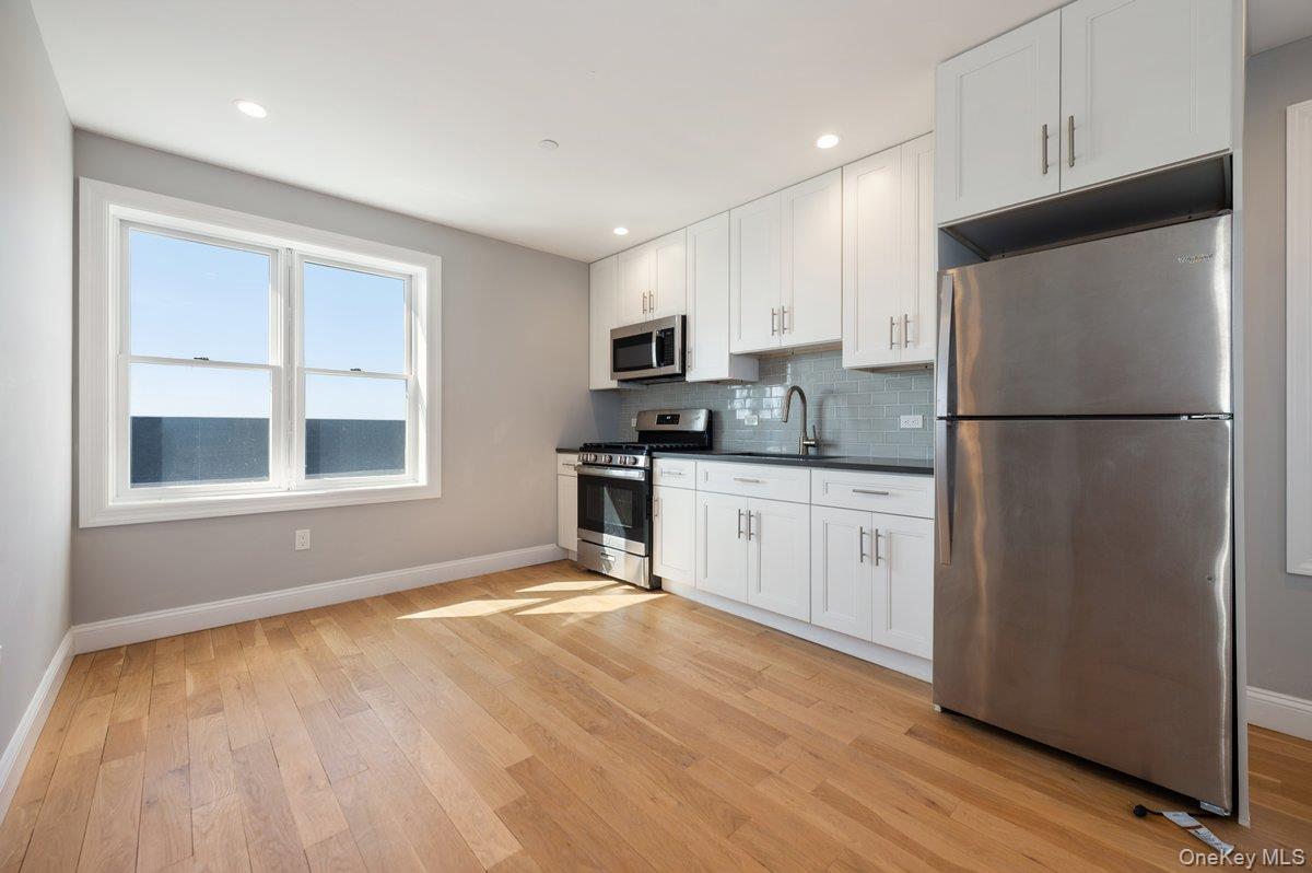 661 W Broadway, Unit 402 photo 41