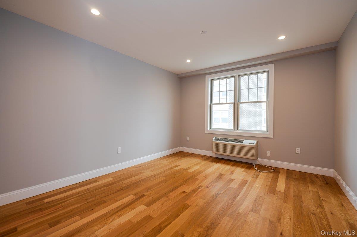 661 W Broadway, Unit 402 photo 10
